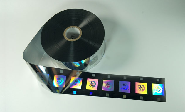 holographic hot stamping foil for packaging applications