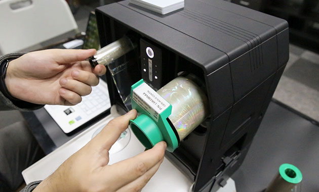 Install the transfer film on the evolis laminator