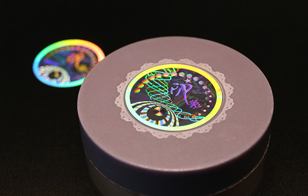 Optical anti-counterfeiting label integrated into cosmetic packaging for enhanced product security and visual appeal